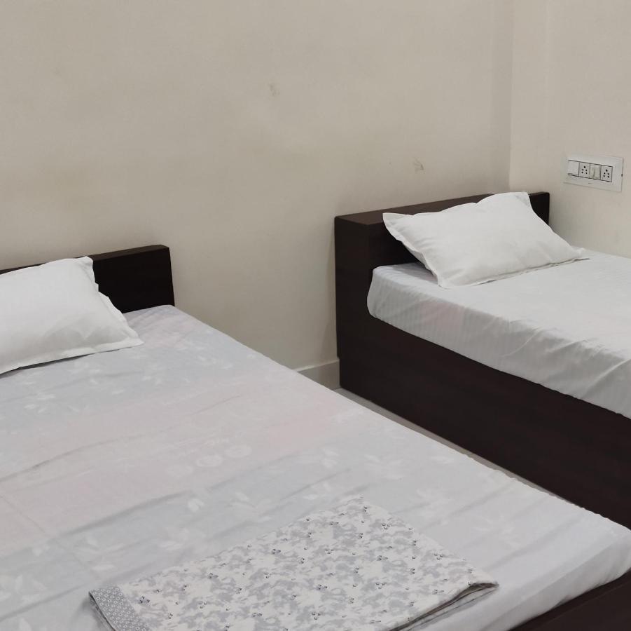 Shree Gajlaxmi Hotel Walking Distance From Mahakaleswar Ujjain Εξωτερικό φωτογραφία
