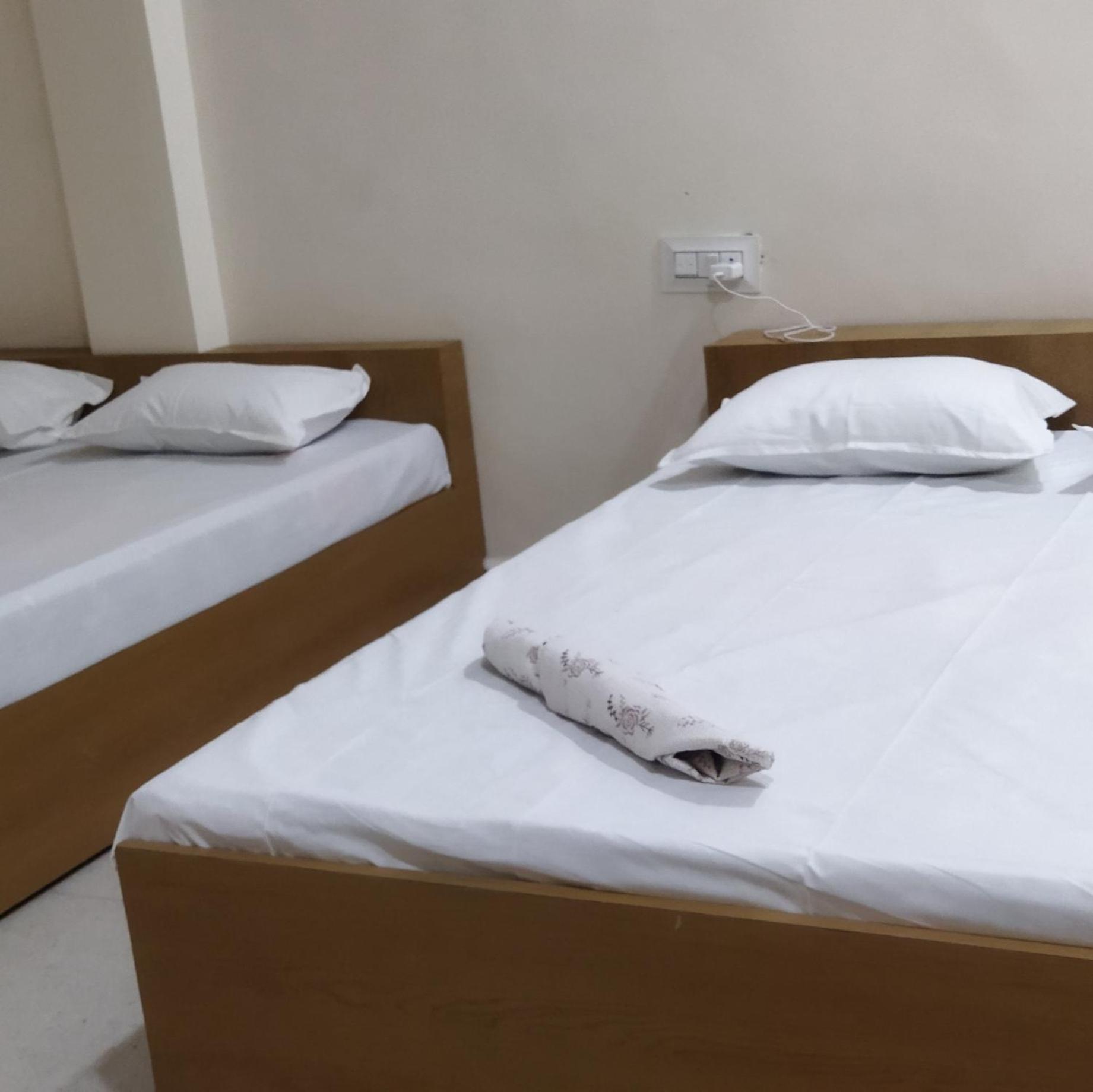 Shree Gajlaxmi Hotel Walking Distance From Mahakaleswar Ujjain Εξωτερικό φωτογραφία