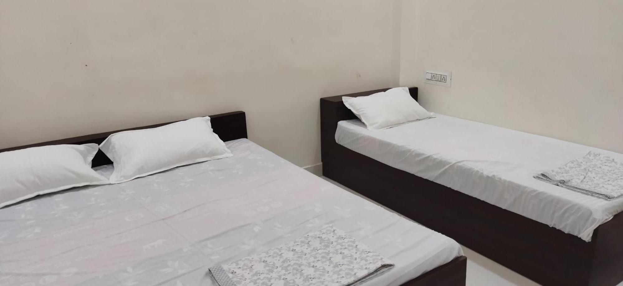 Shree Gajlaxmi Hotel Walking Distance From Mahakaleswar Ujjain Εξωτερικό φωτογραφία