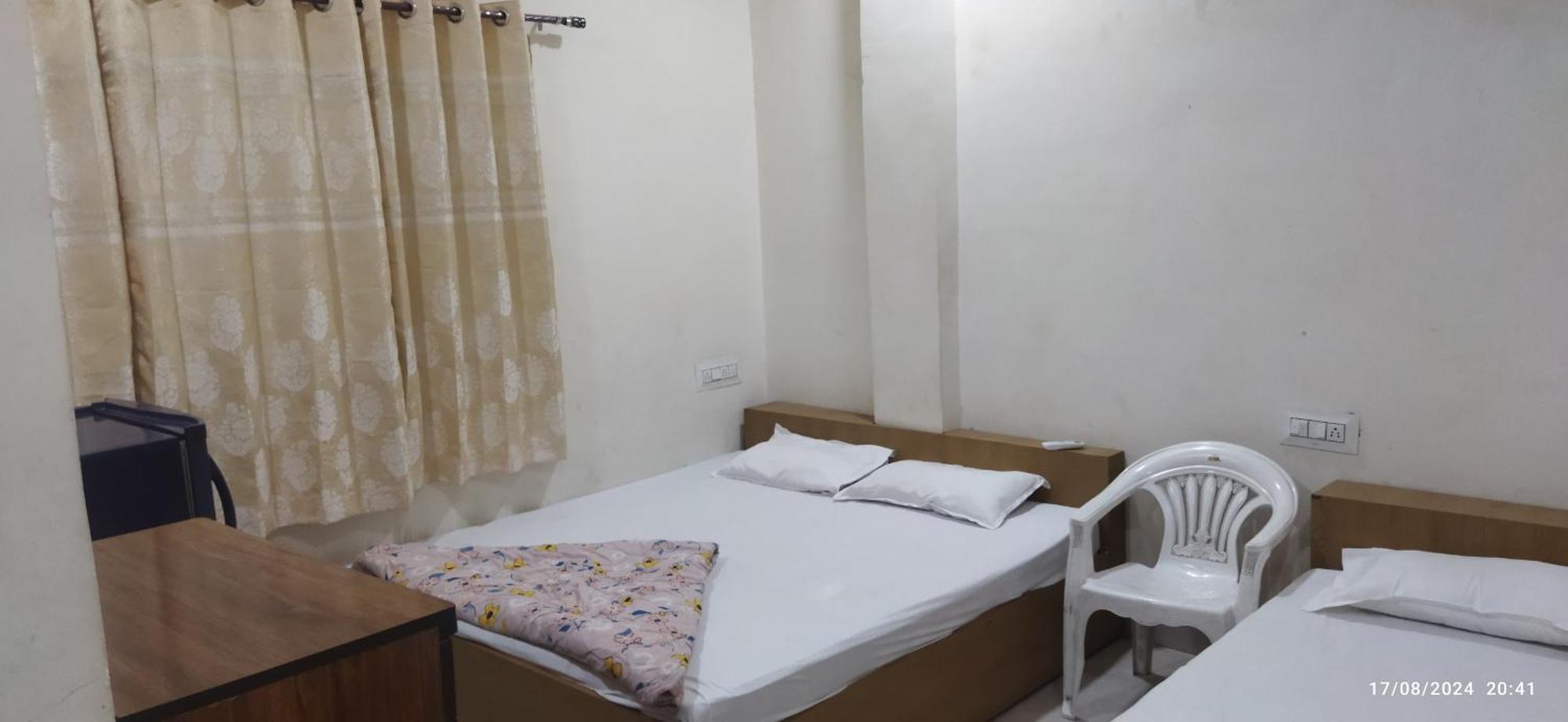 Shree Gajlaxmi Hotel Walking Distance From Mahakaleswar Ujjain Εξωτερικό φωτογραφία